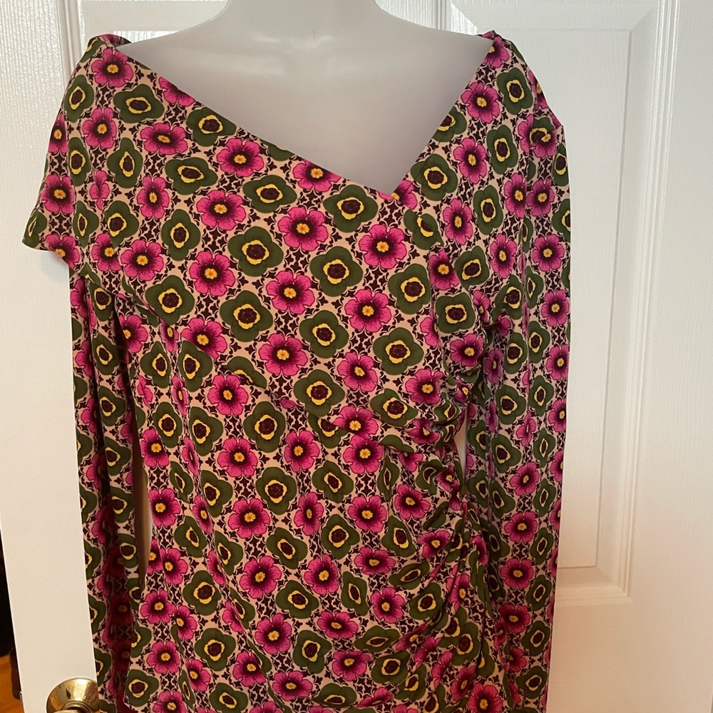 Beautiful NWOT INC top!